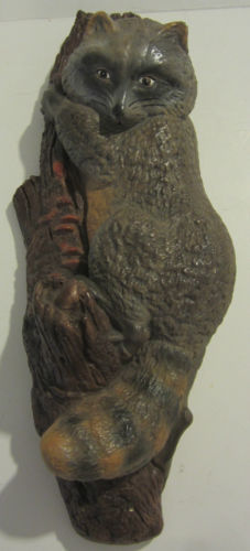 деревянная статуэтка енот