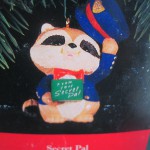 новогодняяя игрушка енот в полицейской форме